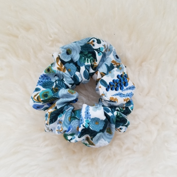 *3/$21* Scrunchie in Rifle Paper Co floral garden party - Picture 1 of 6